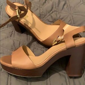 Like new brown heeled sandals